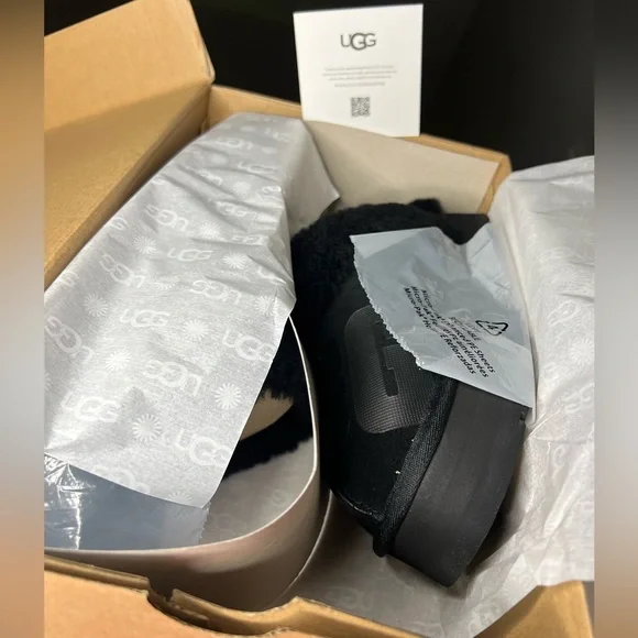 Women’s Uggs - Picture 5 of 8